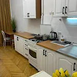 з балконом в центрі на утьосова * Oděsa