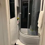 아파트 з балконом в центрі на утьосова *