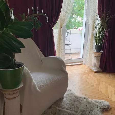 з балконом в центрі на утьосова * Oděsa