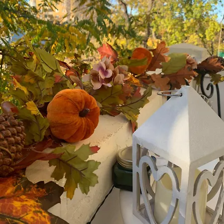 з балконом в центрі на утьосова * Odessa