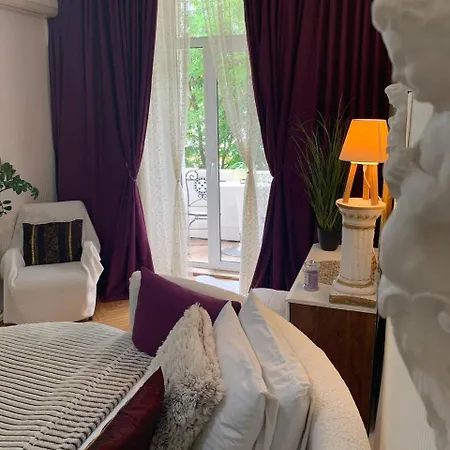 з балконом в центрі на утьосова Apartmán *