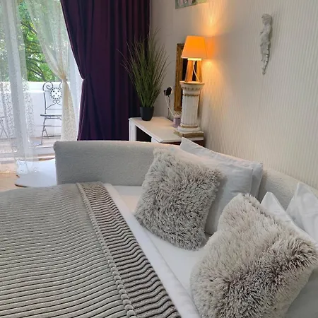 Apartmán з балконом в центрі на утьосова Oděsa