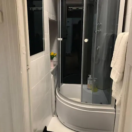Apartmán з балконом в центрі на утьосова *