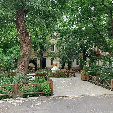Apartmán з балконом в центрі на утьосова *