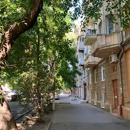 Apartmán з балконом в центрі на утьосова Oděsa