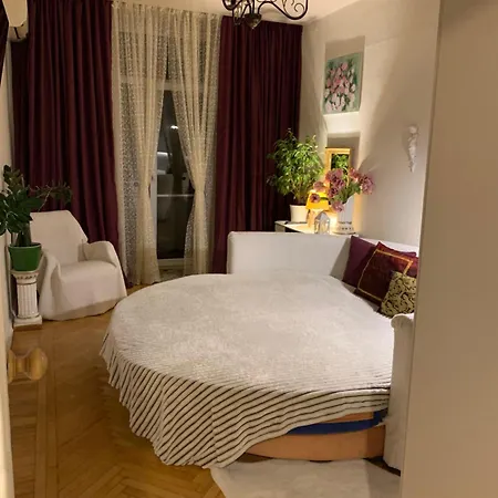 Apartmán з балконом в центрі на утьосова *