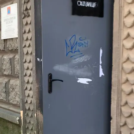 Apartmán з балконом в центрі на утьосова