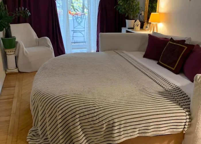 з балконом в центрі на утьосова Одесса