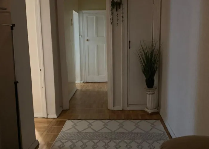 з балконом в центрі на утьосова Одесса