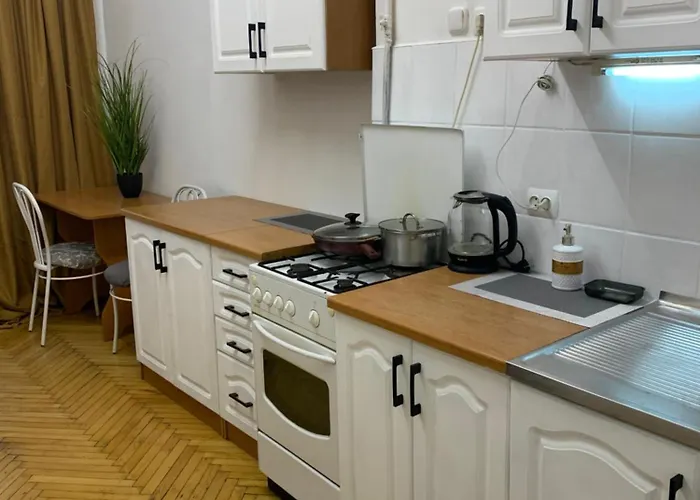 з балконом в центрі на утьосова * Одесса