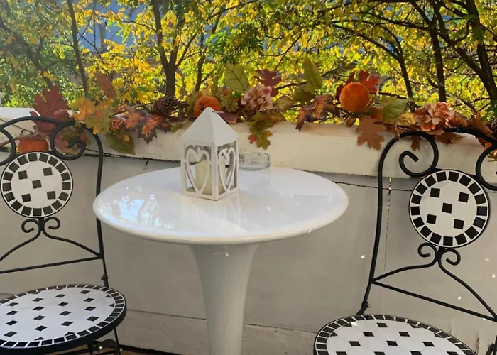 з балконом в центрі на утьосова * Odessa