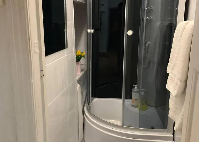 Apartamento з балконом в центрі на утьосова *