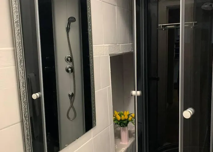 з балконом в центрі на утьосова *