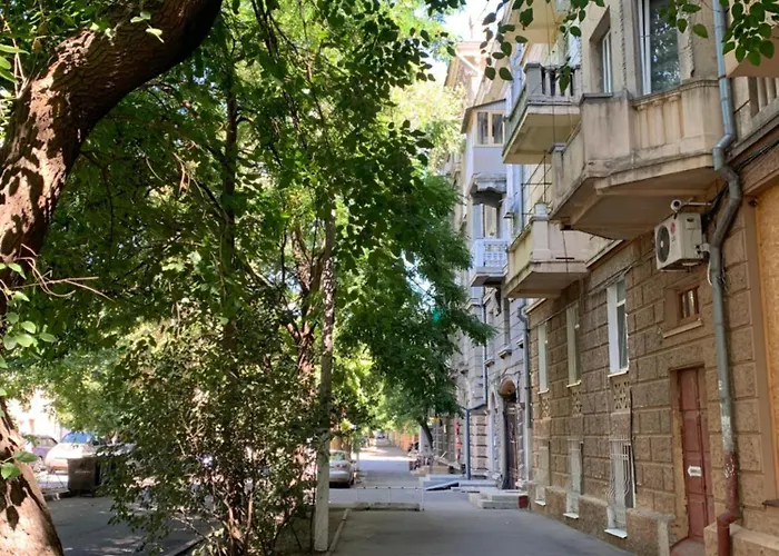 Apartamento з балконом в центрі на утьосова Odessa