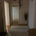 з балконом в центрі на утьосова Odessza