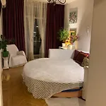 Apartman з балконом в центрі на утьосова *