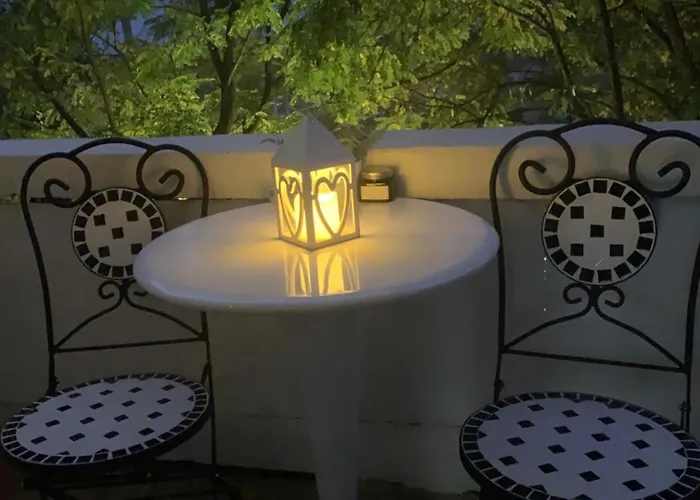 Apartment з балконом в центрі на утьосова Odesa