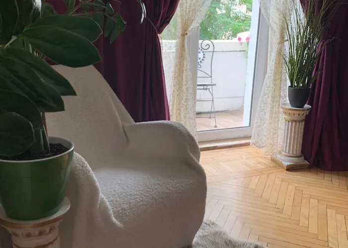 з балконом в центрі на утьосова * Odesa