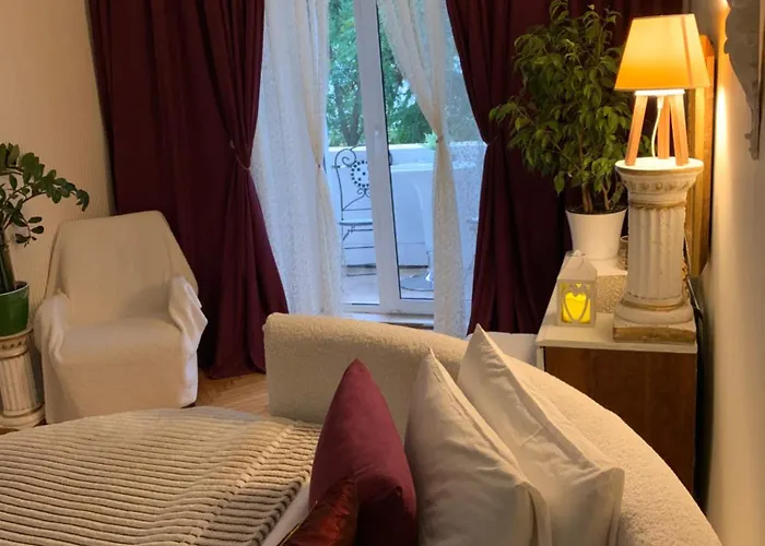 Apartment з балконом в центрі на утьосова