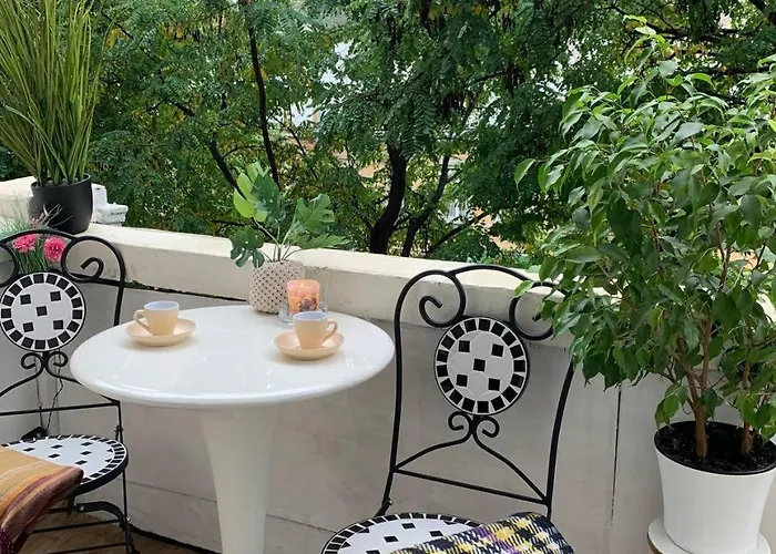 Apartment з балконом в центрі на утьосова Odesa